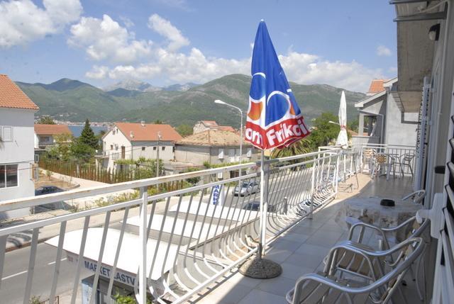 Apartments Dosljak Tivat Ngoại thất bức ảnh